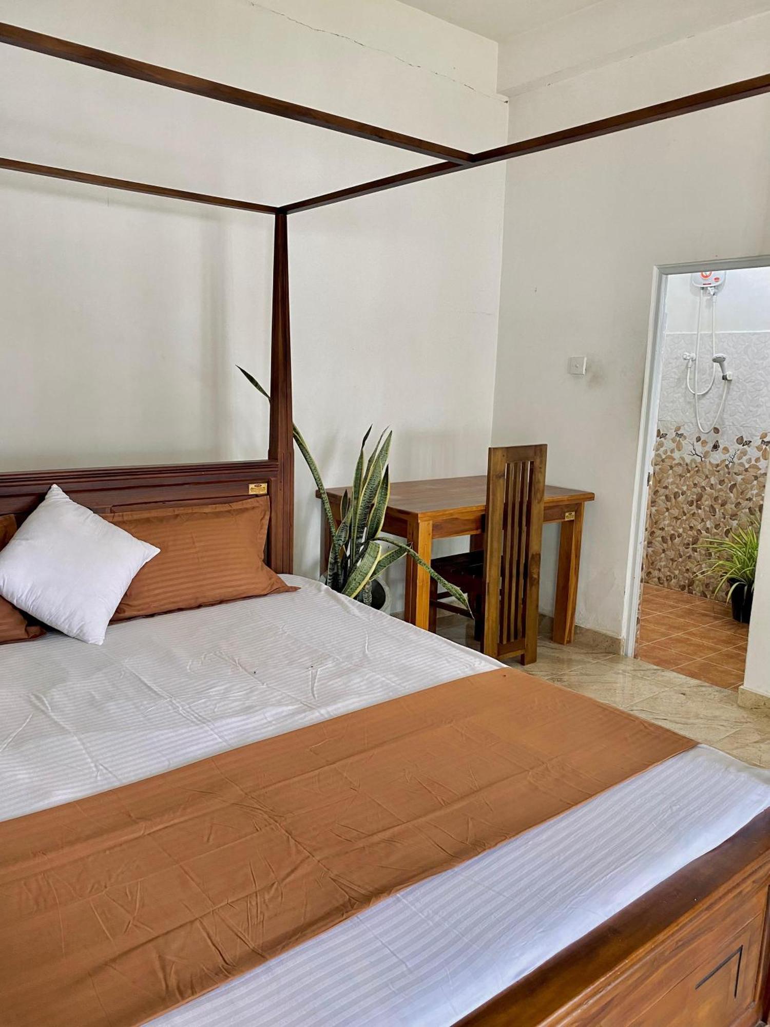 Sasmika Villa Surf And Yoga Hostel Велигама Экстерьер фото