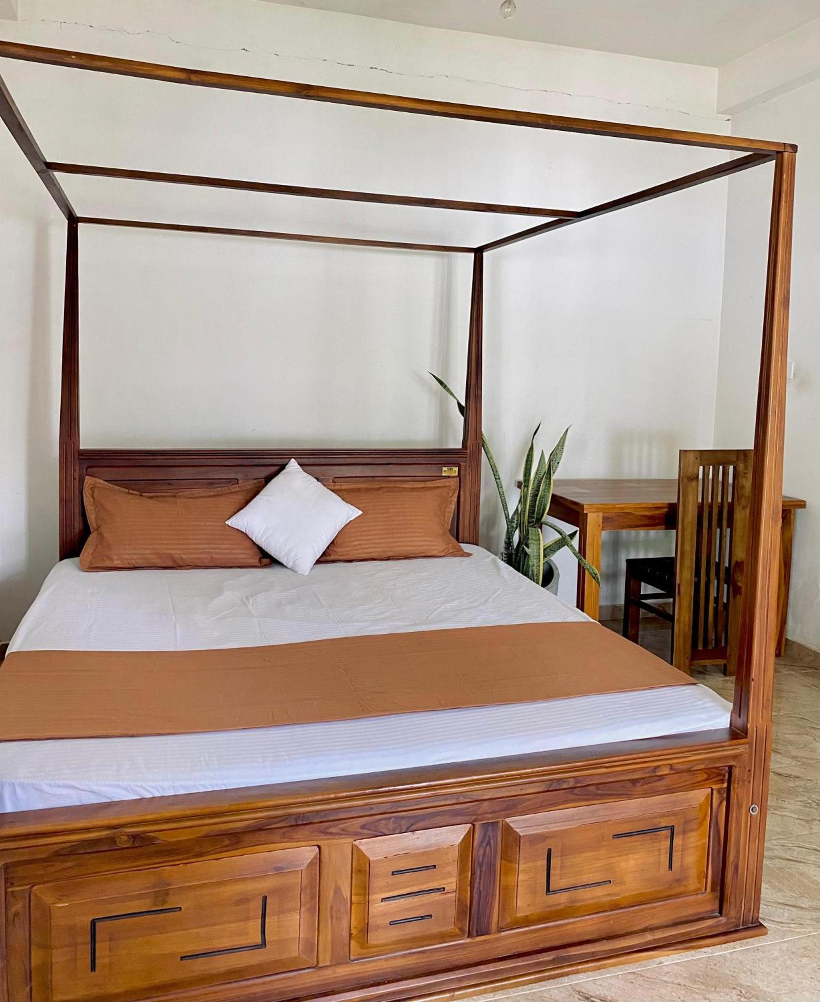 Sasmika Villa Surf And Yoga Hostel Велигама Экстерьер фото