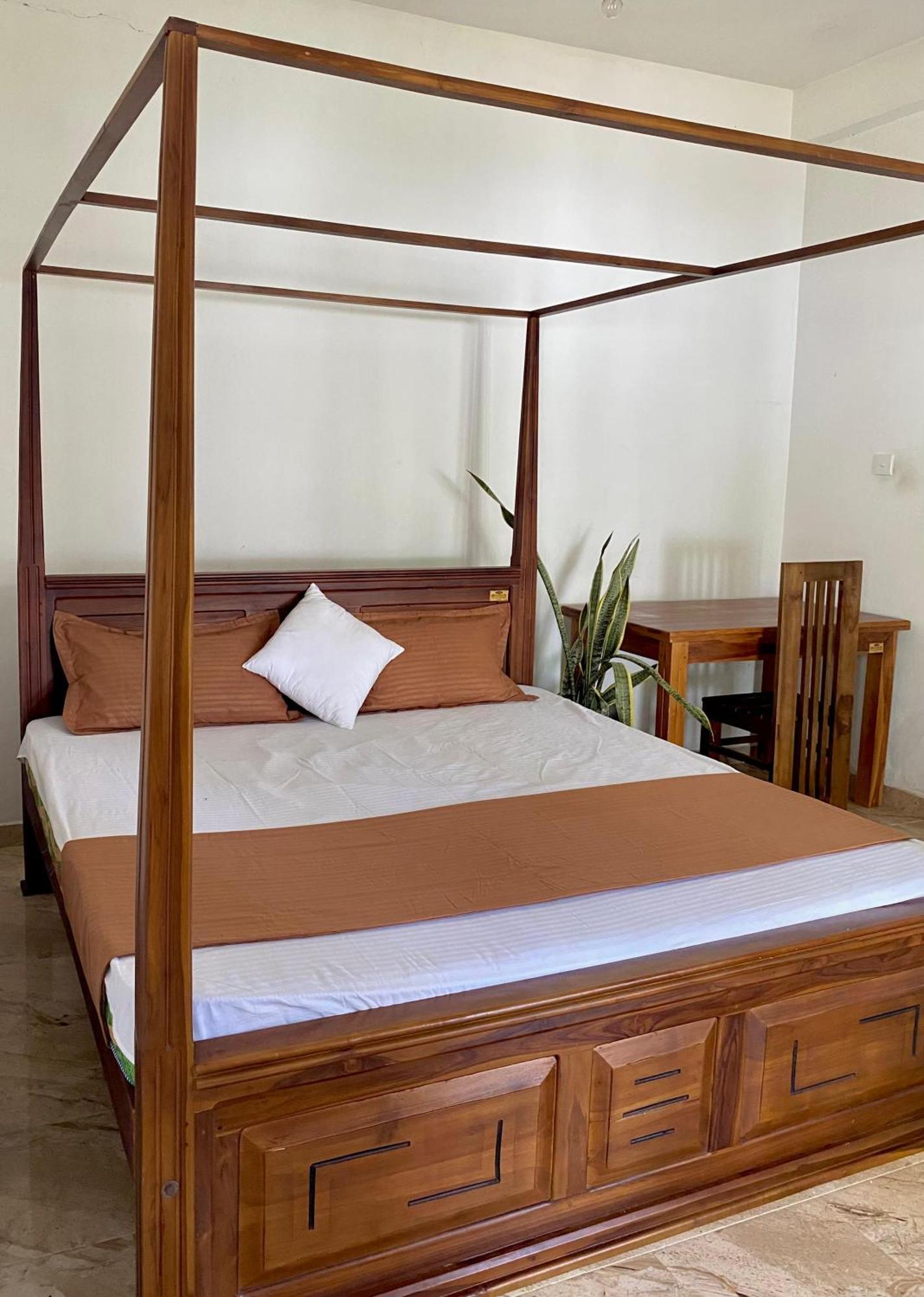 Sasmika Villa Surf And Yoga Hostel Велигама Экстерьер фото