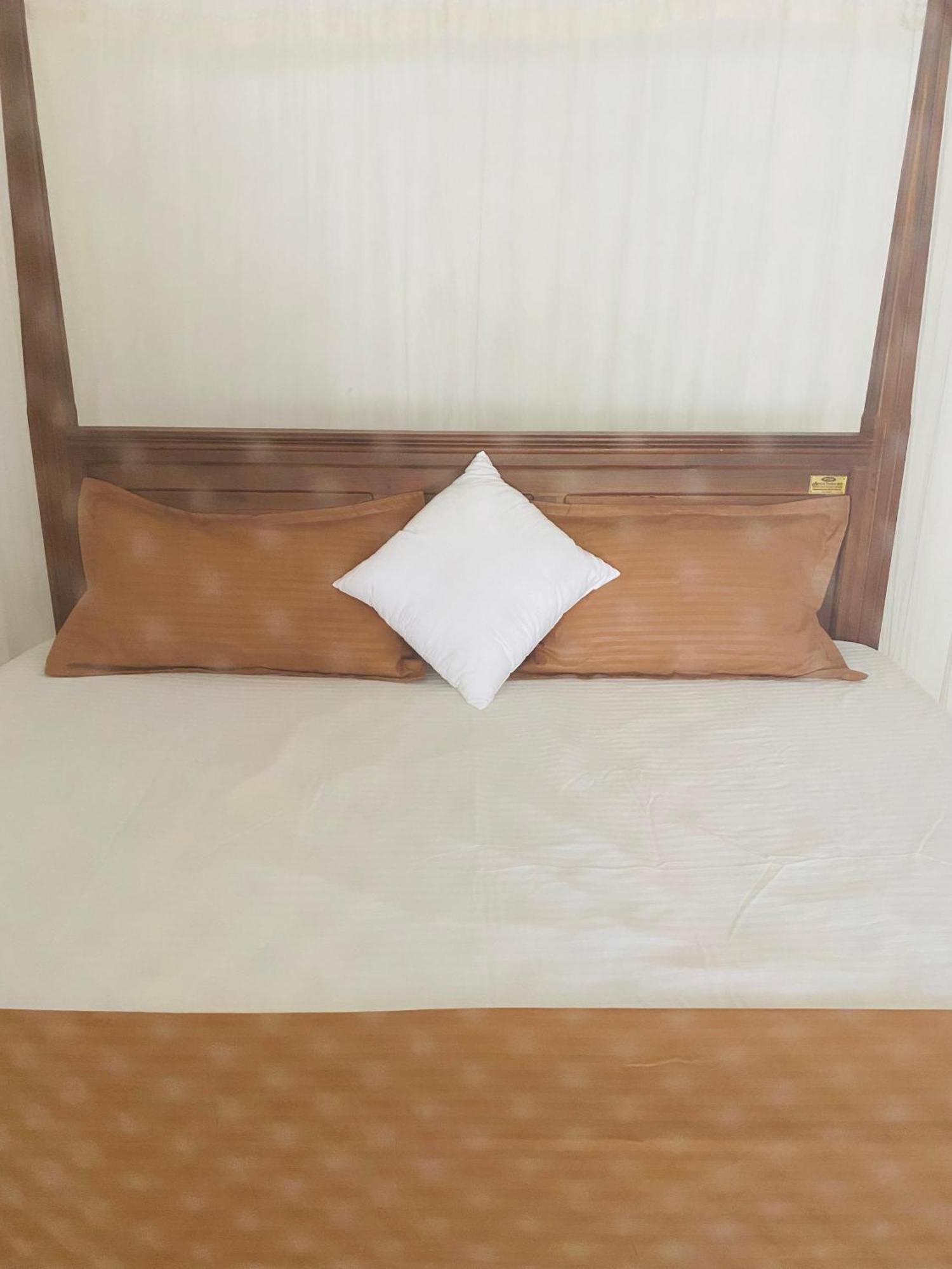 Sasmika Villa Surf And Yoga Hostel Велигама Экстерьер фото