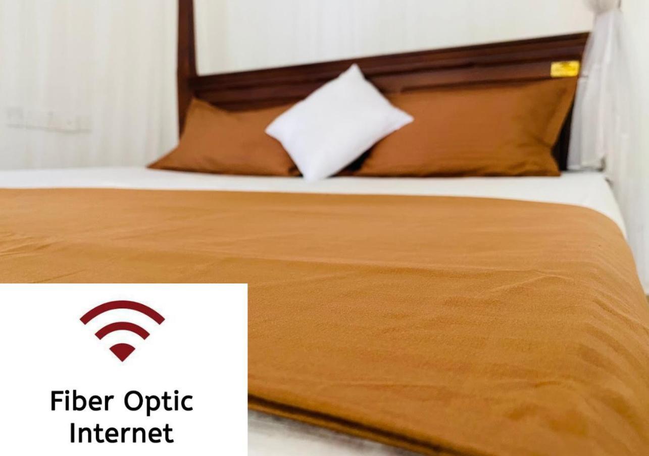 Sasmika Villa Surf And Yoga Hostel Велигама Экстерьер фото