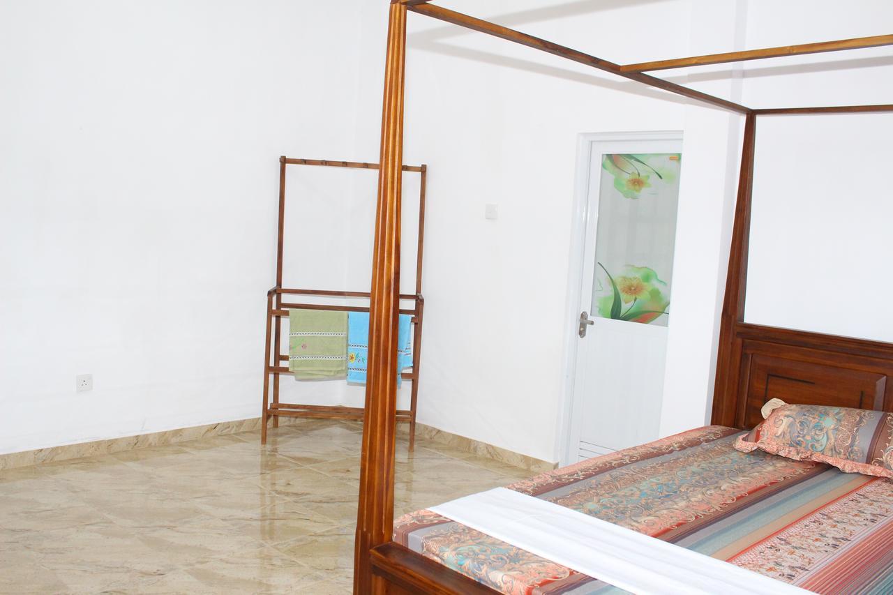 Sasmika Villa Surf And Yoga Hostel Велигама Экстерьер фото